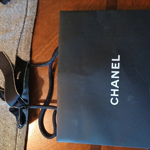 Authentic Chanel Camelia Black Golden Silk Scarf W/box - Picture 10 of 12